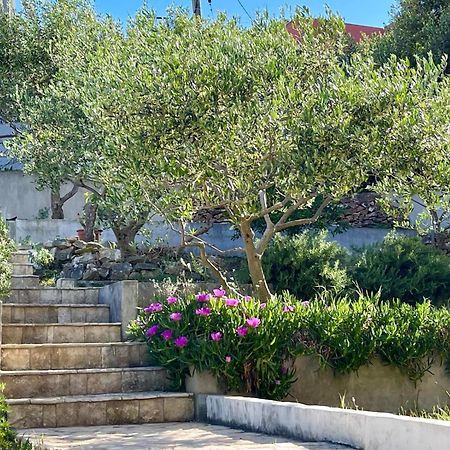 Villa Bua - Beautiful Seafront Apartments Trogir Bagian luar foto