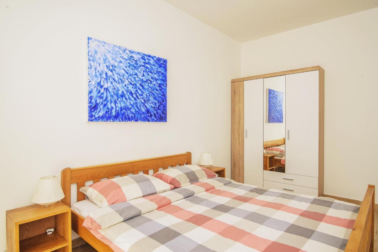 Villa Bua - Beautiful Seafront Apartments Trogir Bagian luar foto