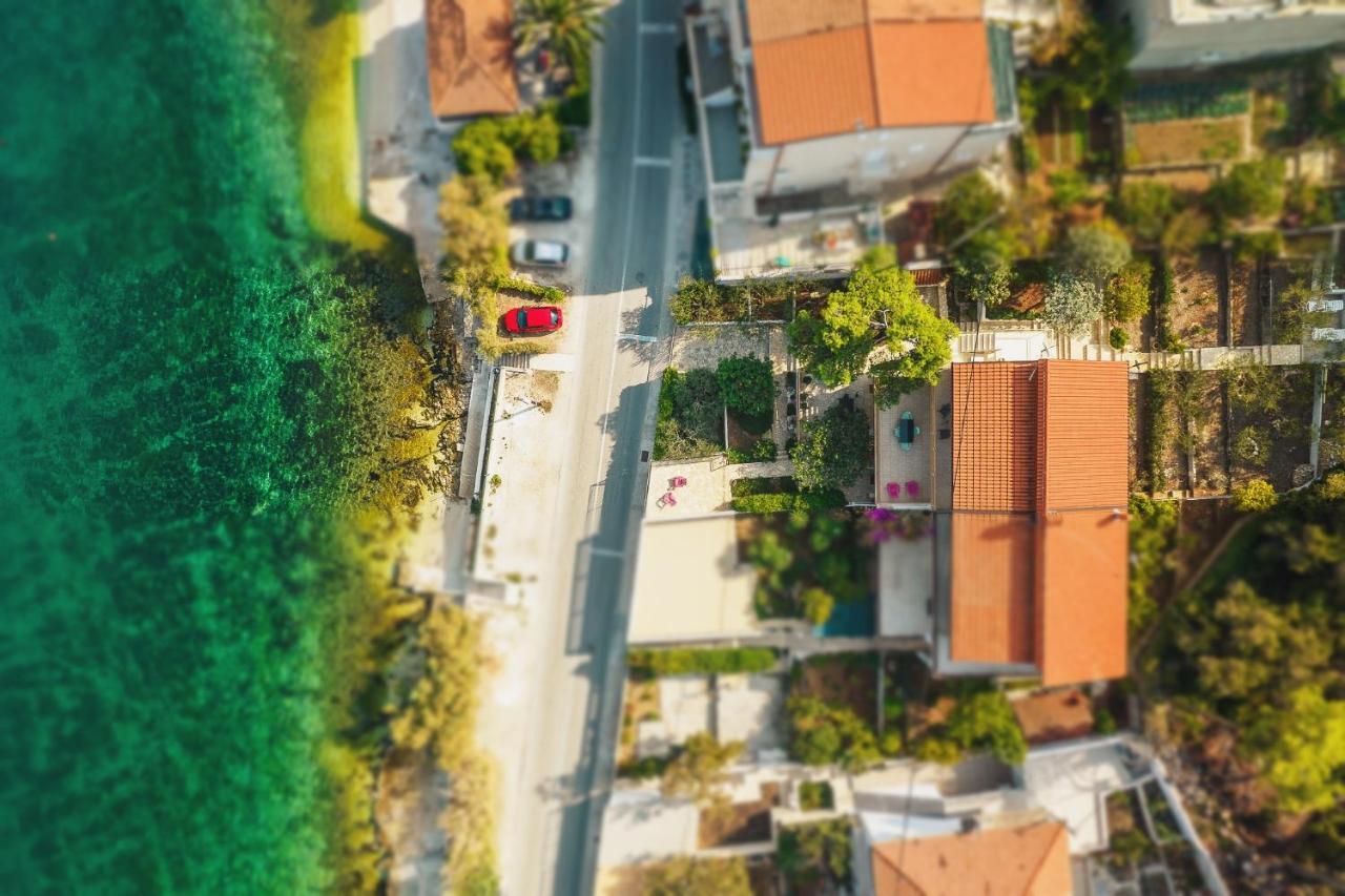 Villa Bua - Beautiful Seafront Apartments Trogir Bagian luar foto
