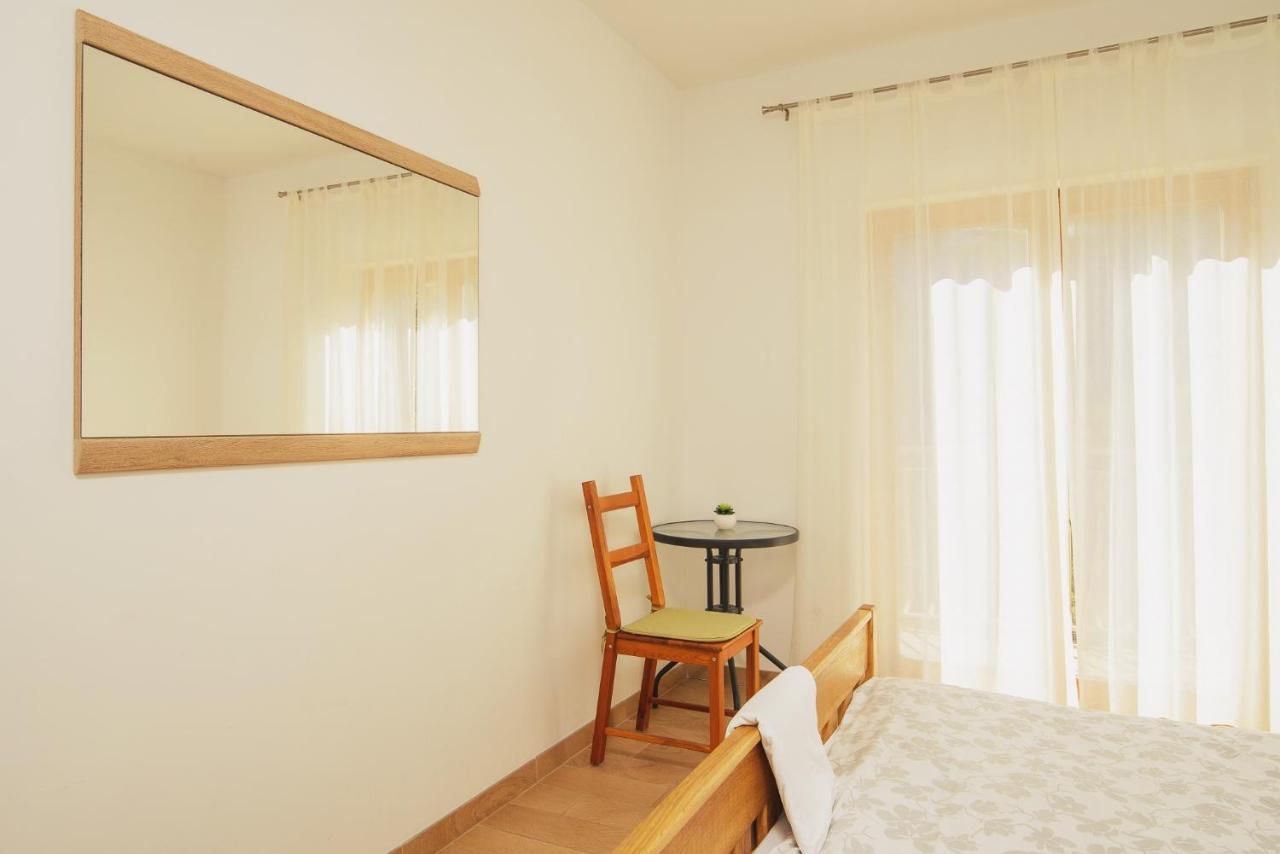 Villa Bua - Beautiful Seafront Apartments Trogir Bagian luar foto