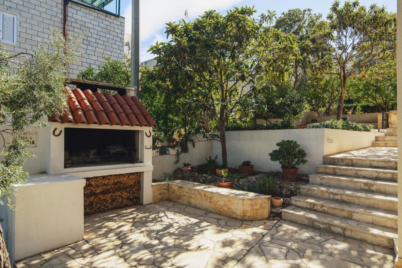 Villa Bua - Beautiful Seafront Apartments Trogir Bagian luar foto