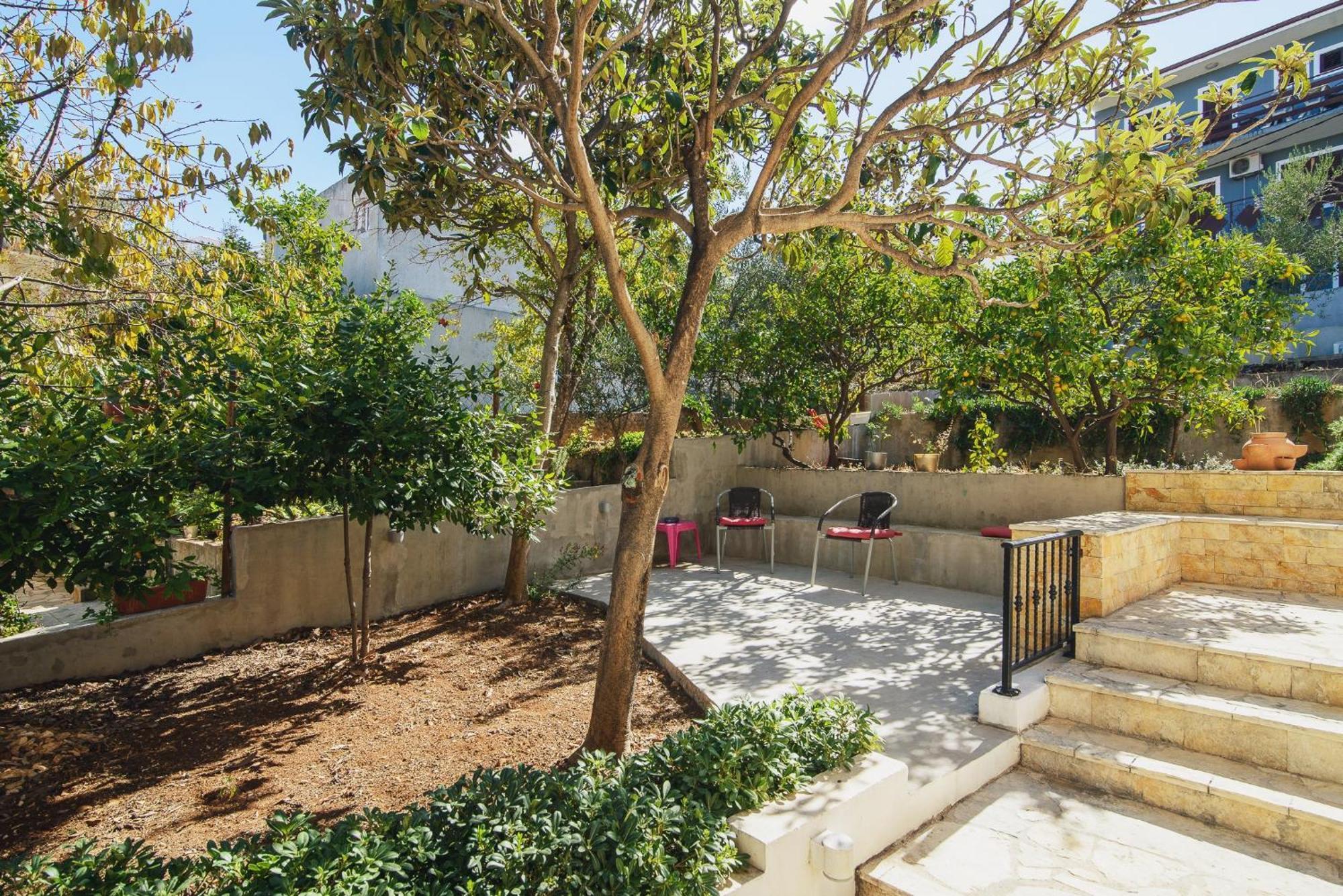 Villa Bua - Beautiful Seafront Apartments Trogir Bagian luar foto