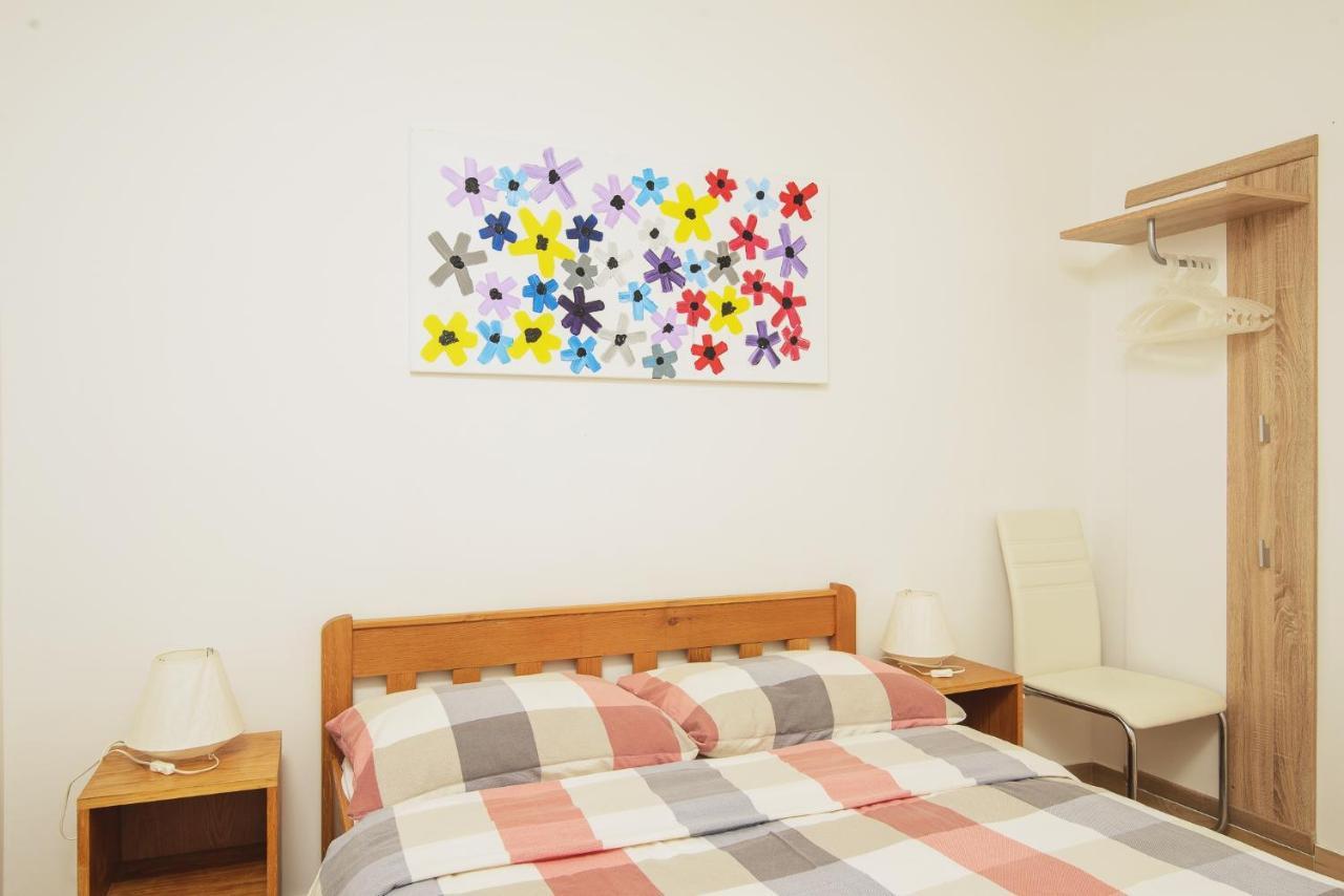 Villa Bua - Beautiful Seafront Apartments Trogir Bagian luar foto